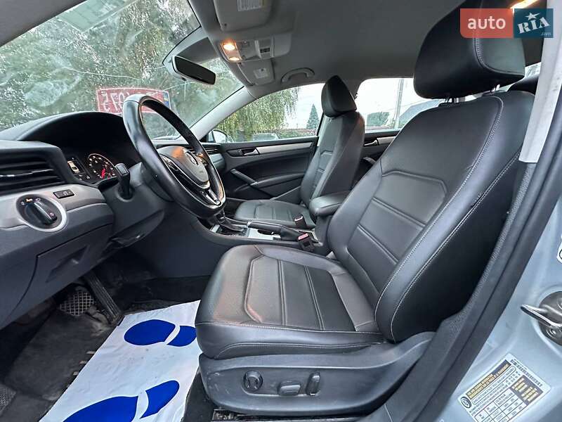 Седан Volkswagen Passat 2020 в Луцке