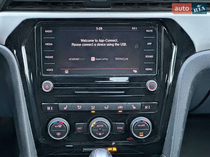 Седан Volkswagen Passat 2020 в Луцке