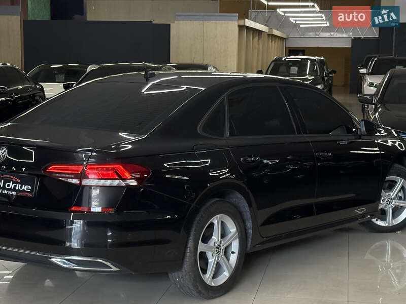 Седан Volkswagen Passat 2021 в Николаеве