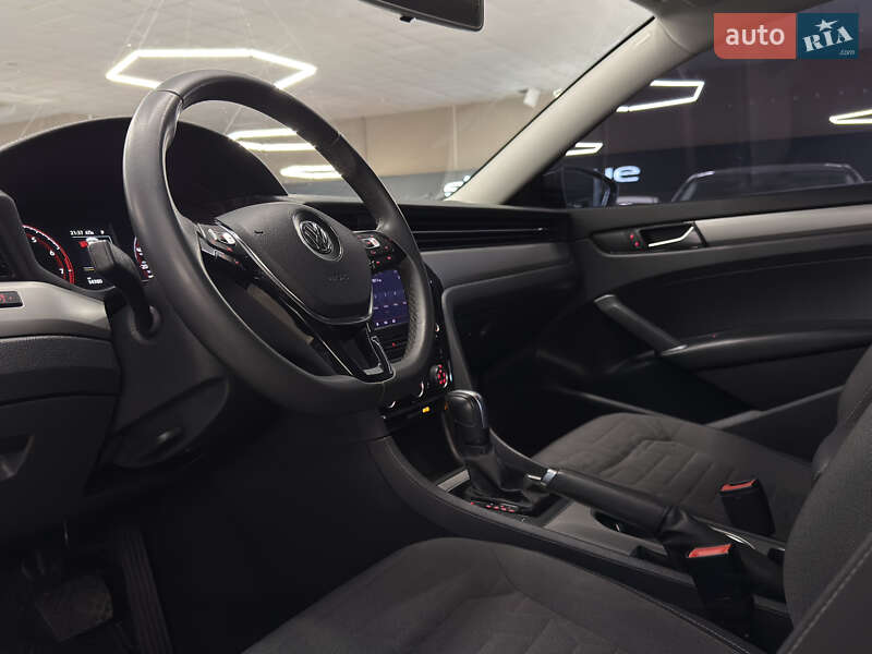 Седан Volkswagen Passat 2021 в Николаеве
