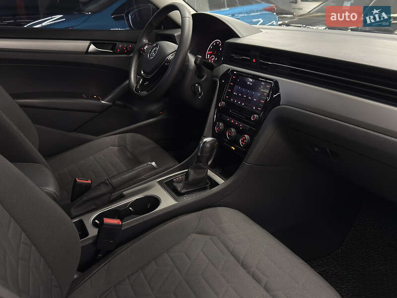 Седан Volkswagen Passat 2021 в Николаеве