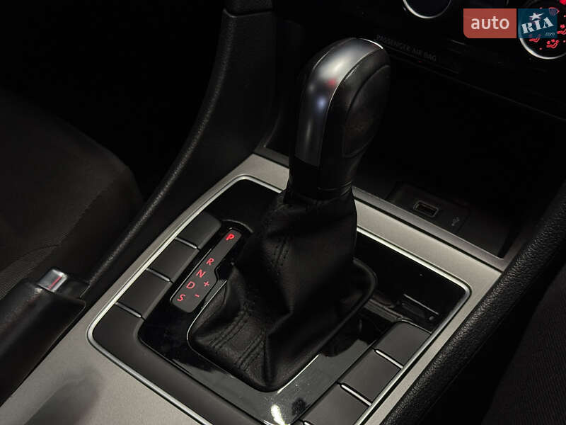 Седан Volkswagen Passat 2021 в Николаеве