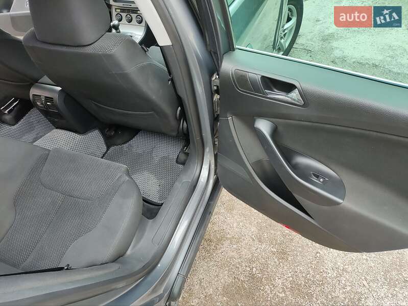 Универсал Volkswagen Passat 2006 в Киеве