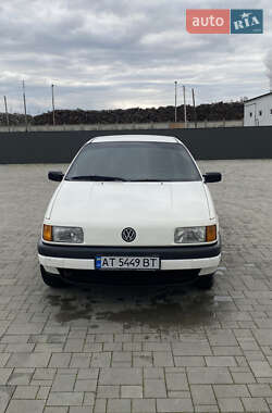 Седан Volkswagen Passat 1993 в Калуші