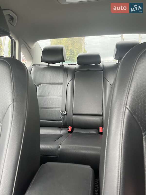 Седан Volkswagen Passat 2014 в Киеве фото 14 Седан Volkswagen Passat 2014 в Киеве