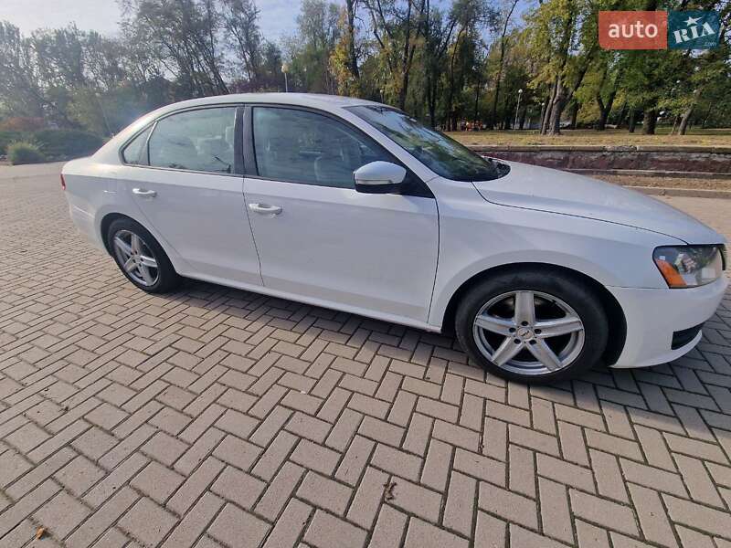 Седан Volkswagen Passat 2013 в Запорожье