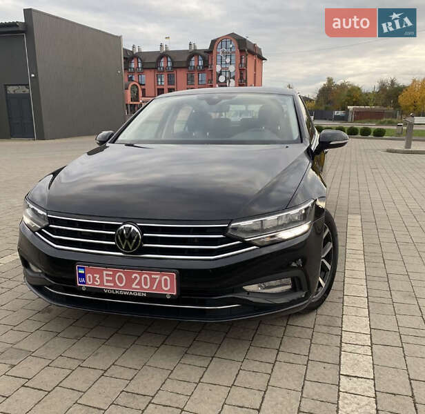 Седан Volkswagen Passat 2020 в Дрогобичі