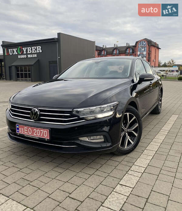 Седан Volkswagen Passat 2020 в Дрогобичі