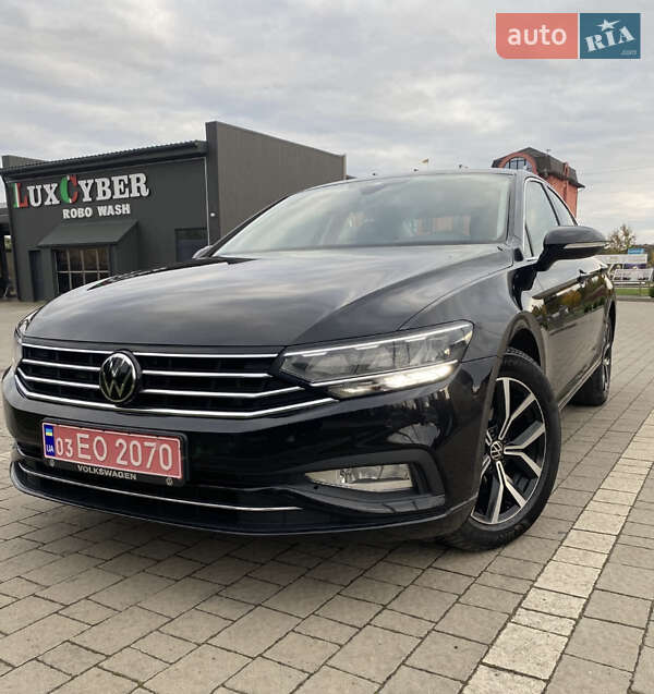 Седан Volkswagen Passat 2020 в Дрогобичі