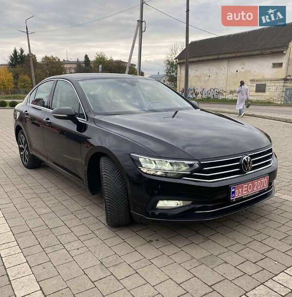 Седан Volkswagen Passat 2020 в Дрогобичі