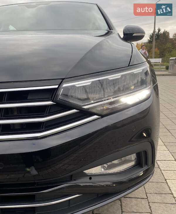 Седан Volkswagen Passat 2020 в Дрогобичі