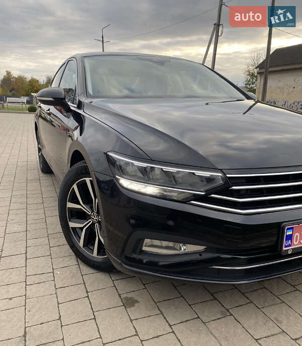 Седан Volkswagen Passat 2020 в Дрогобичі