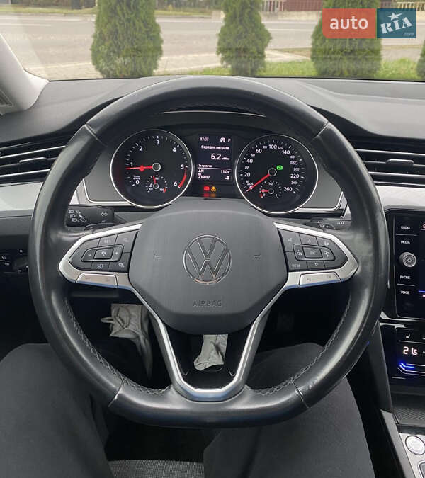 Седан Volkswagen Passat 2020 в Дрогобичі