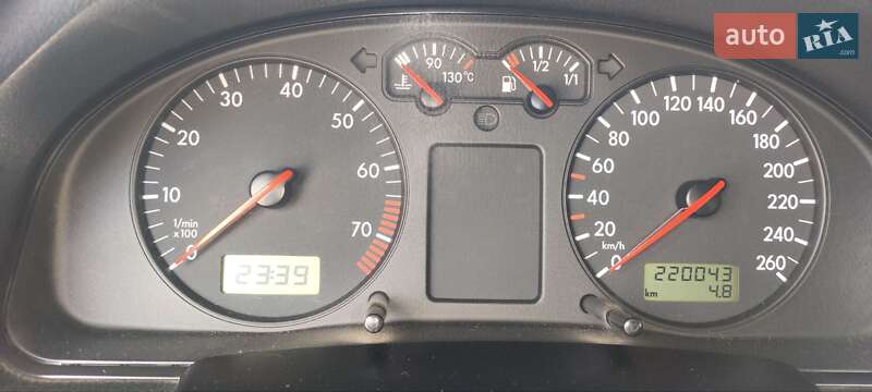 Седан Volkswagen Passat 2000 в Помічній