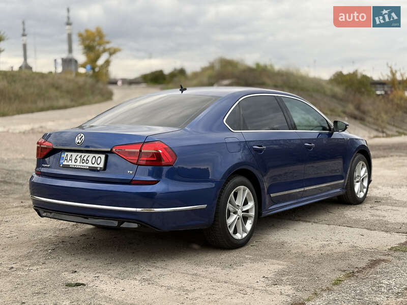 Седан Volkswagen Passat 2016 в Киеве