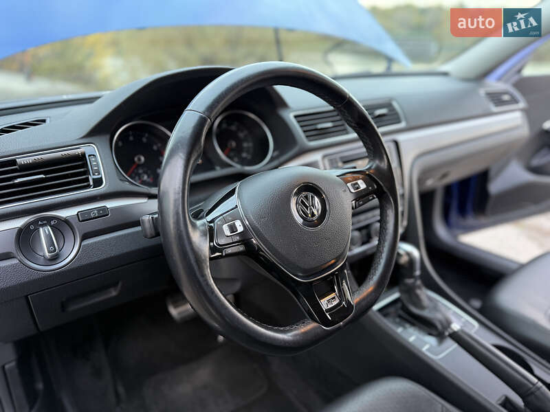 Седан Volkswagen Passat 2016 в Киеве