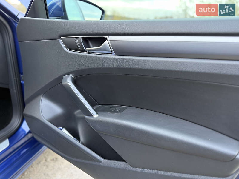 Седан Volkswagen Passat 2016 в Киеве