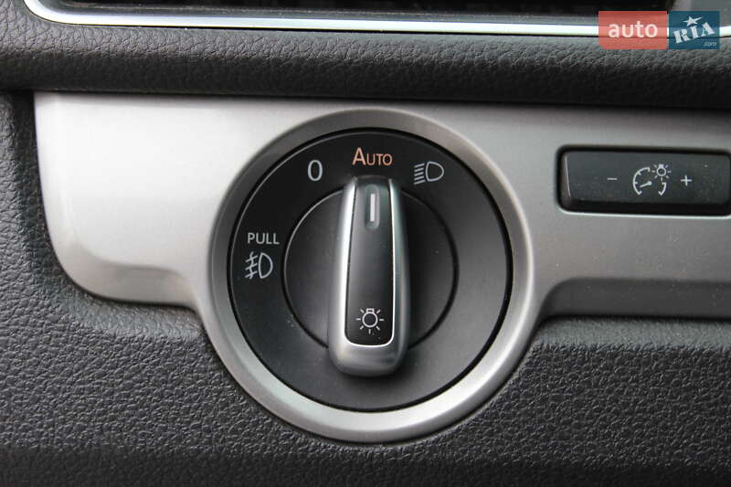 Седан Volkswagen Passat 2015 в Днепре