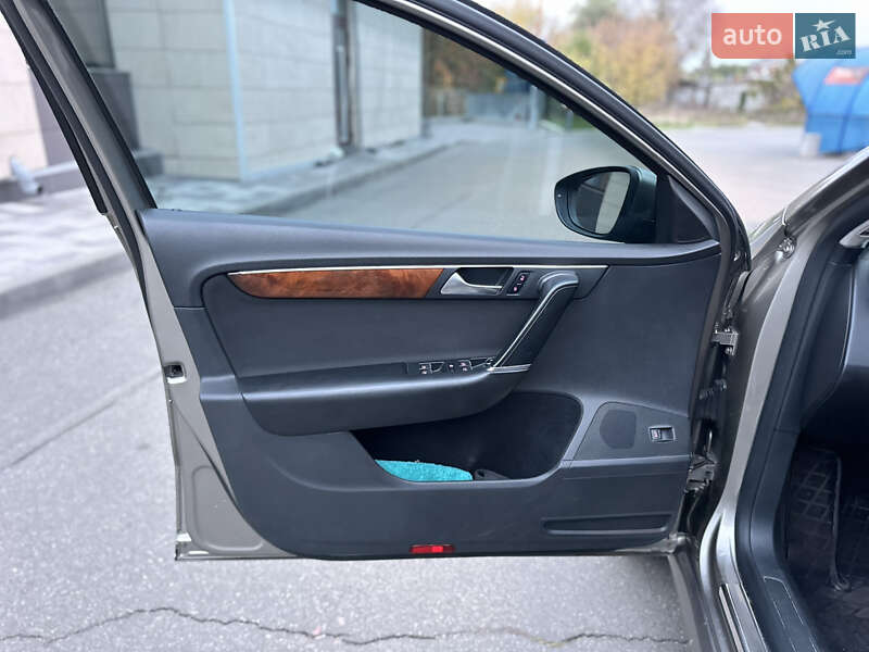 Седан Volkswagen Passat 2011 в Киеве
