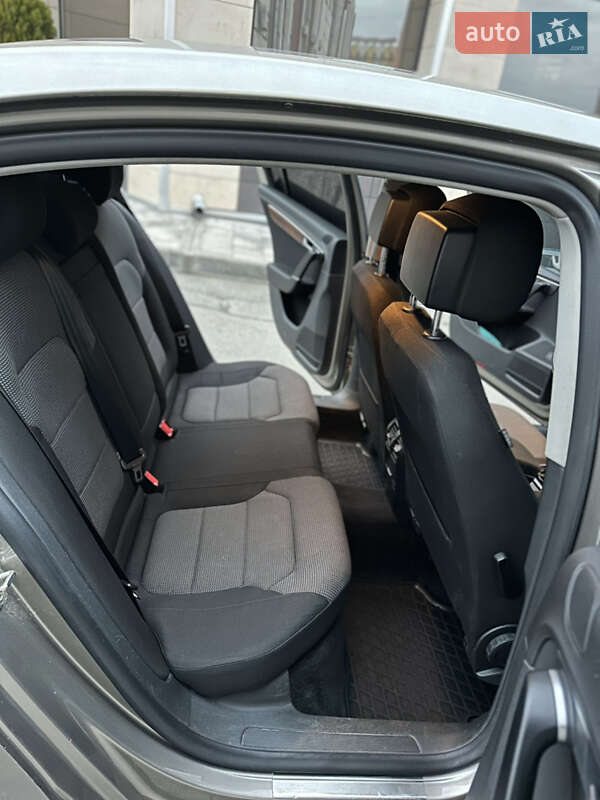 Седан Volkswagen Passat 2011 в Киеве