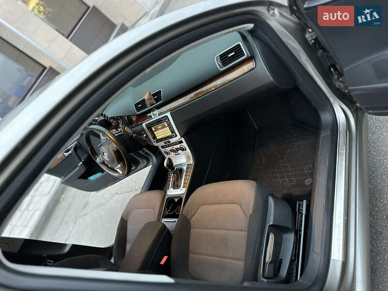 Седан Volkswagen Passat 2011 в Киеве