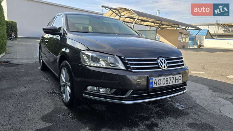 Седан Volkswagen Passat 2011 в Виноградове