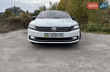 Седан Volkswagen Passat 2016 в Киеве
