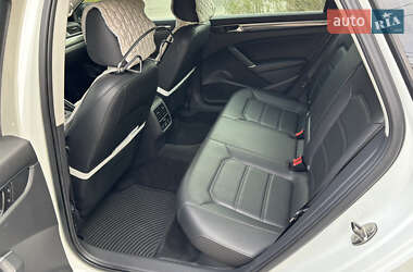 Седан Volkswagen Passat 2016 в Киеве