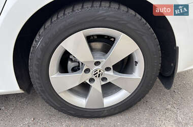 Седан Volkswagen Passat 2016 в Киеве