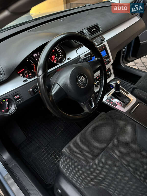 Седан Volkswagen Passat 2010 в Иршаве