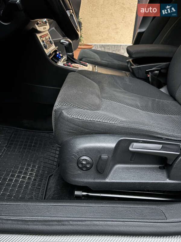 Седан Volkswagen Passat 2010 в Иршаве