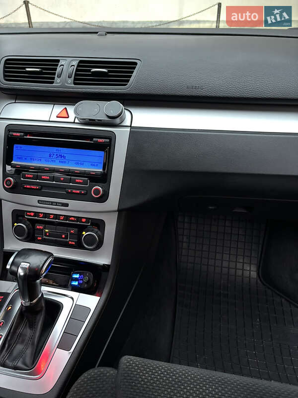 Седан Volkswagen Passat 2010 в Иршаве