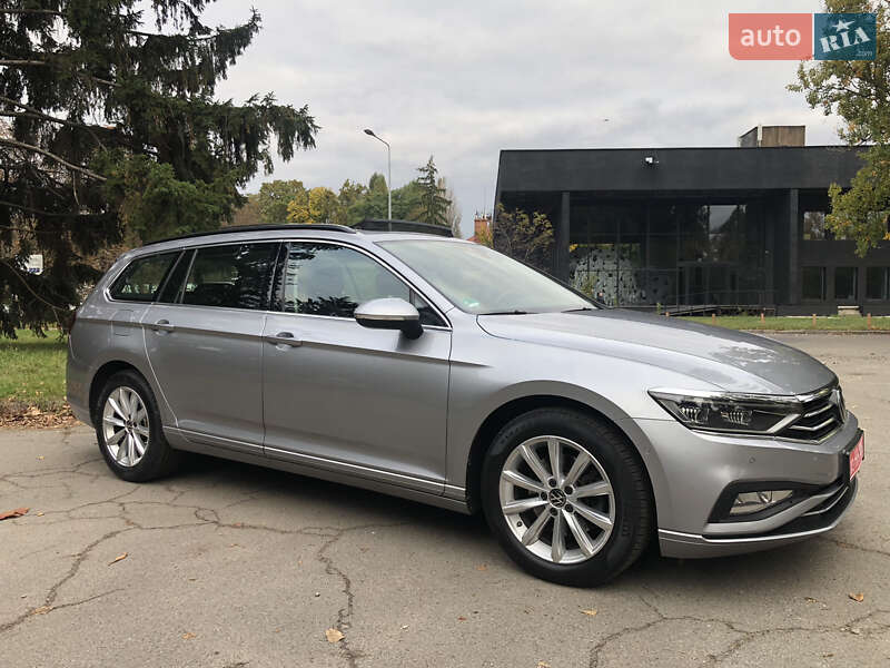Универсал Volkswagen Passat 2020 в Киеве