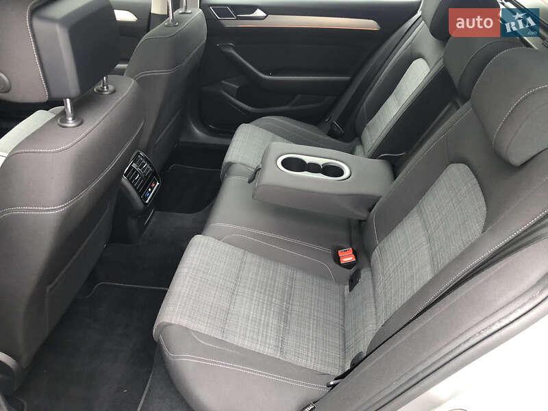 Универсал Volkswagen Passat 2020 в Киеве