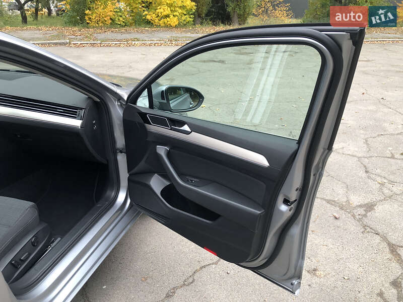Универсал Volkswagen Passat 2020 в Киеве