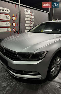 Универсал Volkswagen Passat 2017 в Киеве