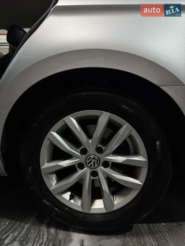 Універсал Volkswagen Passat 2017 в Києві фото 12 Універсал Volkswagen Passat 2017 в Києві