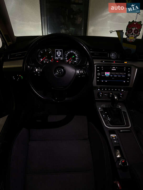 Універсал Volkswagen Passat 2017 в Києві фото 16 Універсал Volkswagen Passat 2017 в Києві