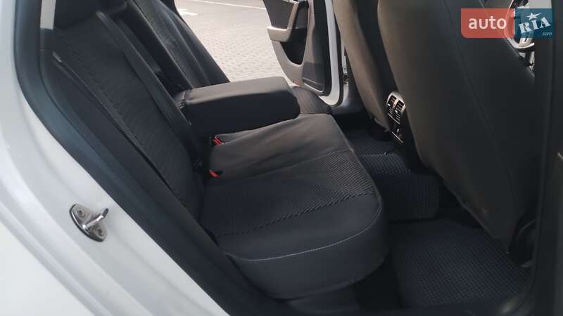 Універсал Volkswagen Passat 2012 в Дрогобичі