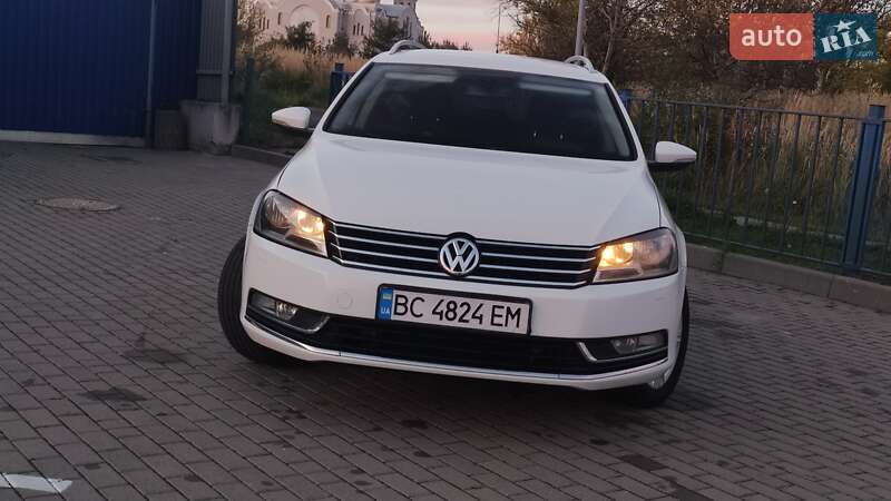 Універсал Volkswagen Passat 2012 в Дрогобичі