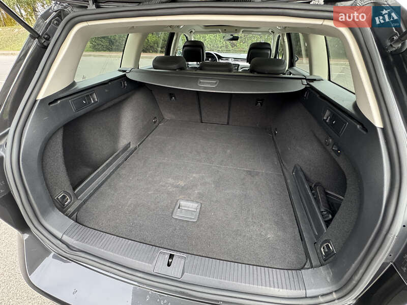 Универсал Volkswagen Passat 2018 в Киеве фото 42 Универсал Volkswagen Passat 2018 в Киеве