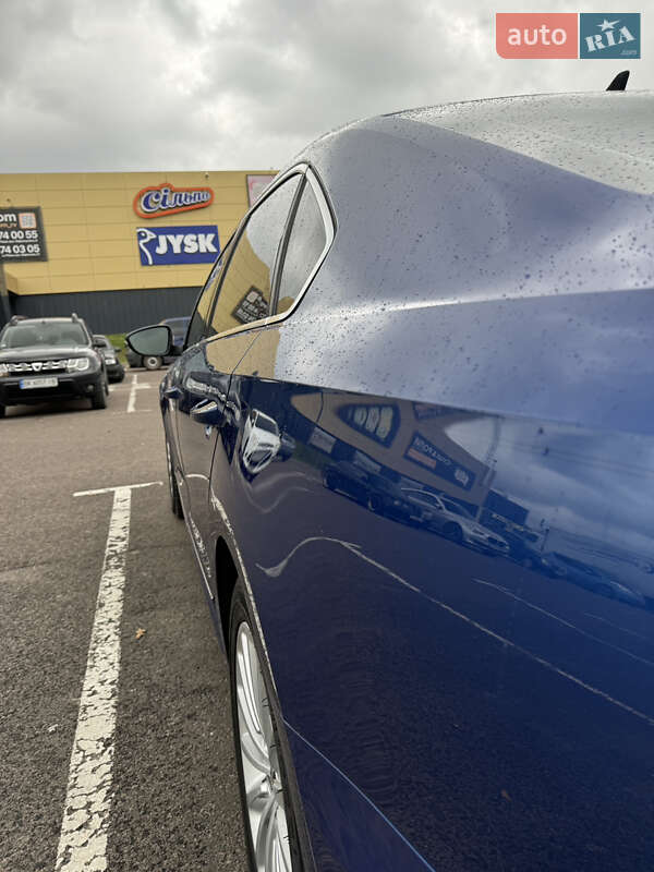 Седан Volkswagen Passat 2017 в Ровно