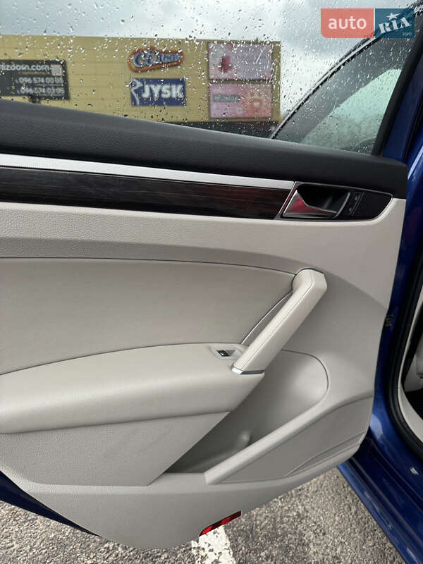 Седан Volkswagen Passat 2017 в Ровно