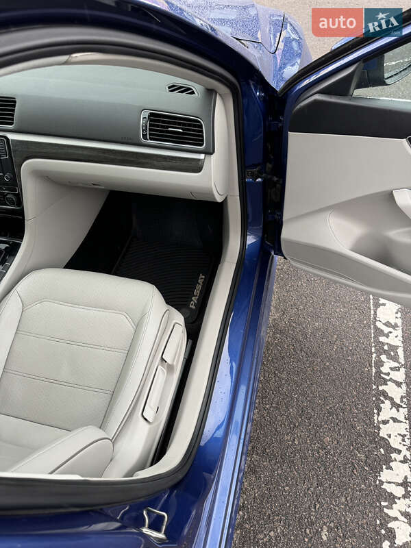 Седан Volkswagen Passat 2017 в Ровно