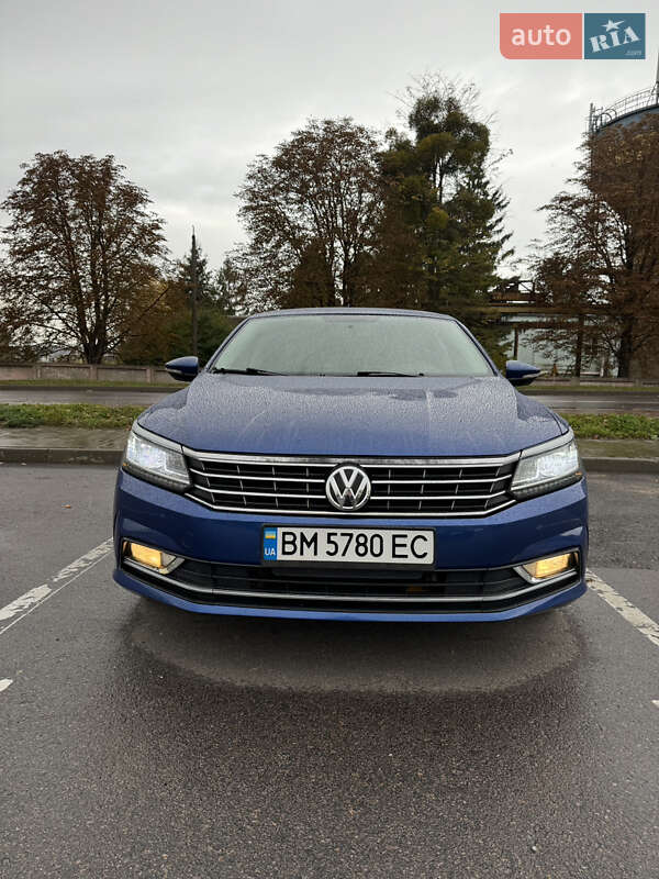 Седан Volkswagen Passat 2017 в Ровно