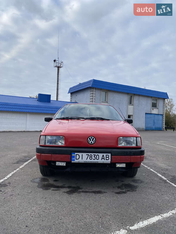 Седан Volkswagen Passat 1992 в Радивиліві