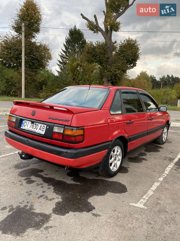 Седан Volkswagen Passat 1992 в Радивиліві