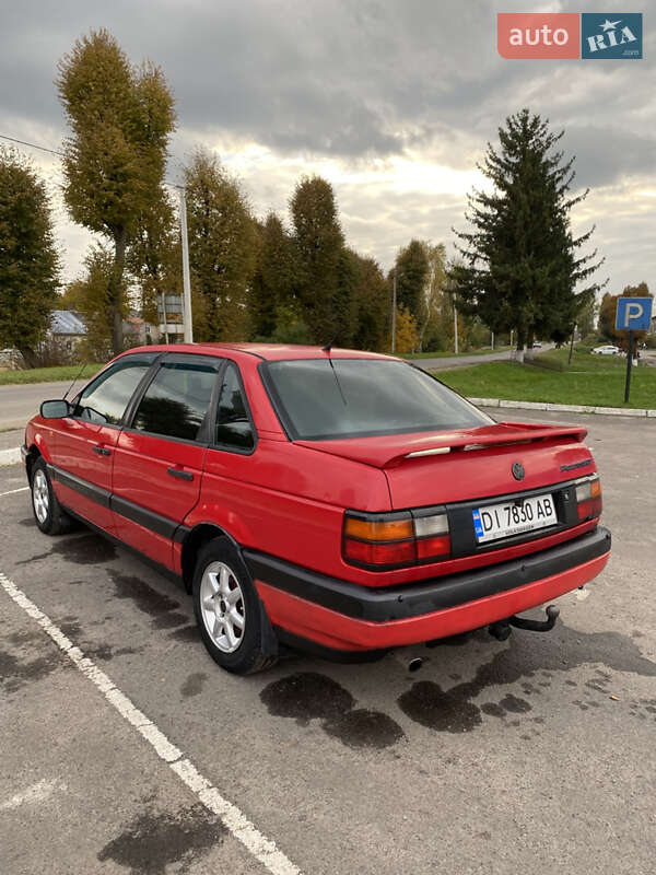 Седан Volkswagen Passat 1992 в Радивиліві