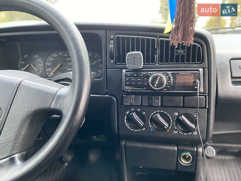 Седан Volkswagen Passat 1992 в Радивиліві