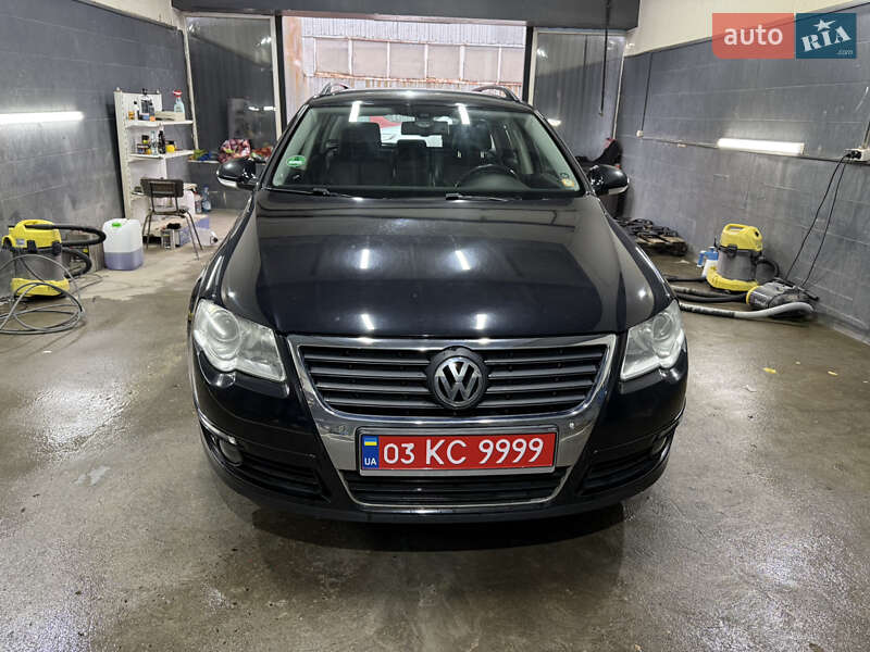Універсал Volkswagen Passat 2010 в Нововолинську